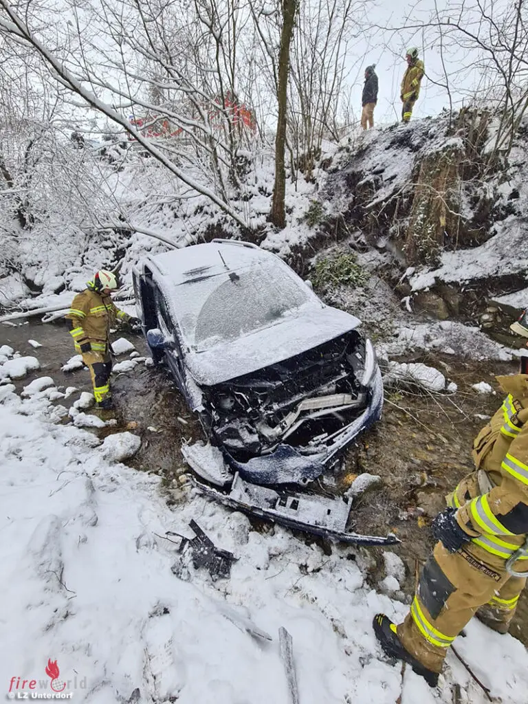 Sbg Neuschnee In Thalgau Lkw Bergung Und Autolenker Rettet Sich