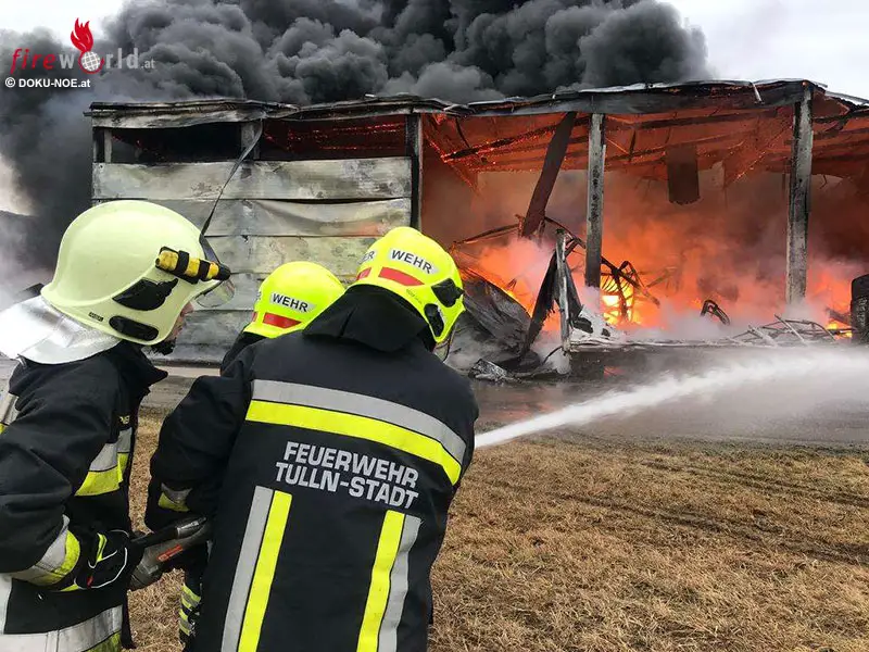 N Wehren Bek Mpfen Lagerhallen Gro Brand Mit Gr Eren Lmengen In