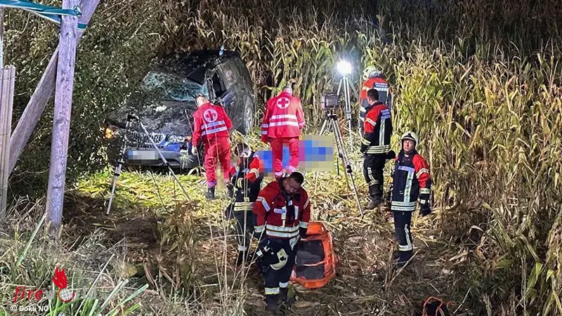 N Lenker Bei Pkw Berschlag Bei Kapelln Aus Auto Geschleudert Und