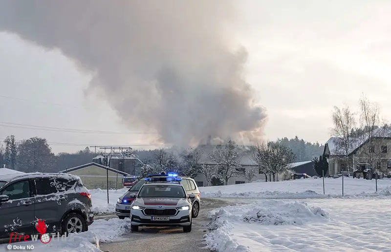 Nö Hackschnitzelbrand wird in Wieselburg zu B4 Bauernhof Großbrand