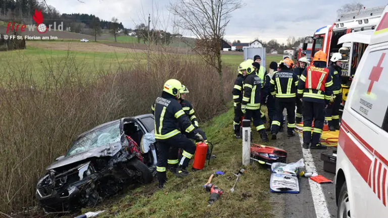 O Pkw Unfall Mit Eingeklemmter Person Auf Der B In St Florian Am