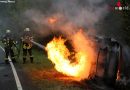 Deutschland: Auto geht nach Überschlag in Flammen auf