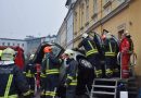 Nö: Lenkerin prallt gegen Hausmauer und erfasst zuvor eine Fußgängerin