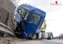 Oö: Sattelschlepper auf A7 in Linz gegen Lärmschutzwand geprallt