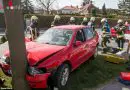 Nö: Pkw in Bad Vöslau gegen Baum geprallt → drei Verletzte