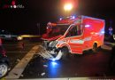 Deutschland: Schwerer Verkehrsunfall unter Beteiligung eines Rettungswagens der Feuerwehr Bergisch Gladbach