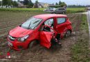 Oö: Pkw-Lenkerin bei Verkehrsunfall in Desselbrunn im Fahrzeug eingeklemmt