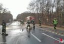 Nö: Verlust landwirtschaftlicher Abfälle lässt drei Autos in Graben schleudern