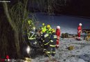 Oö: Lenker nach Unfall in Schweinbach in Auto eingeklemmt