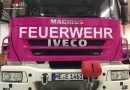 Deutschland: Imagekampagne Feuerwehr Erkrath: „Augen auf“ mit rosa Feuerwehrfahrzeug