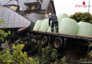 Stmk: Traktor kippte in Großlobming auf Garage