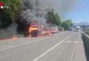 Sbg: Sattelschlepper auf der A10 bei Hallein in Vollbrand