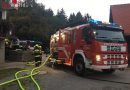 Stmk: Zivile Feuerwehrleute halten Brand bei Hitzendorf mit Feuerlöscher und Gartenschlauch in Schach