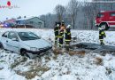 Oö: Mit Pkw in Wasserdurchflussöffnung verhakt und überschlagen