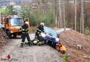 Oö: Bergung eines aufsitzenden Pkw in Bad Ischl