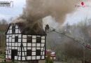 Deutschland: Dachstuhlbrand bei ehemaliger Schmiede aus dem 19. Jahrhundert in Iserlohn