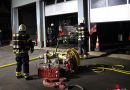 Deutschland: Brennendes Feuerwehrfahrzeug in der Wache der Berufsfeuerwehr Iserlohn