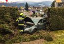 Stmk: Pkw bei Kreuzungsunfall in Knittelfeld in Hecke gelandet