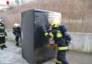 Oö: Brennender Schaumstoffblock in Betrieb in Kremsmünster