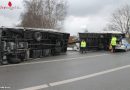 Deutschland: Lkw-Hängerzug vom Winde verweht