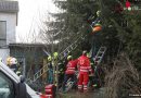 Oö: Unfall beim Baumschneiden → Mann klemmt zwischen Leiter und Baum; Unfall bei Anfahrt