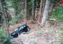 Oö: Auto stürzte in Wald → Fahrer unverletzt