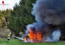 Deutschland: Traktor in Mücke lichterloh in Flammen