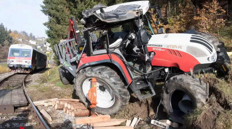 Oö: Kollision Zwischen Traktor Und Zug In Neufelden: Zwei Verletzte ...