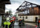 Bayern: Stall eines Bauernhofs in Petting vermutlich durch Blitzschlag in Vollbrand