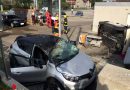 Oö: Spektakulärer Verkehrsunfall mit Waschstraßenbeteiligung in Attnang-Puchheim