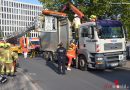 Deutschland: Arbeiter in Presswerk eines Altpapier-Lkw in Ratingen eingeklemmt