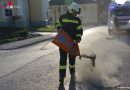 Oö: Feuerwehr Schiedlberg bindet 1 km lange Ölspur