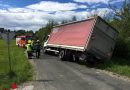 Stmk: Lkw-Bergung mit Seilwinde und Kran in Stainz