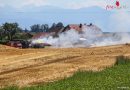 Oö: Brennende Strohpresse und Stoppelfeld in Steinhaus bei Wels