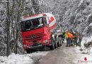 Oö: Betonmischerbergung mit SRF und Traktorwinde in Steinbach am Ziehberg