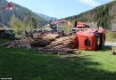 Stmk: Stundenlanger Einsatz bei Bergung eines umgestürzten Holzlastwagens in Thörl