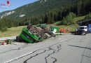 Schweiz: Lkw-Zug nach Schleudermanöver umgestürzt: Lenker eingeklemmt und getötet