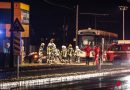 Oö: Auto auf Bahnübergang in Vorchdorf von nagelneuer Lokalbahngarnitur erfasst