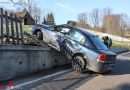 Oö: Autolenker bei Unfall in Waldneukirchen beinahe von Zaunpfahl aufgespießt