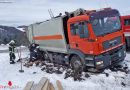 Nö: Bergung eines eingesunkenen Müll-Lkw bei Goldberg