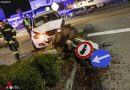 Oö: Kollision mit Fahrbahnteiler in Wels-Lichtenegg endet mit größerem Sachschaden