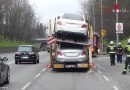 Wien: Ladeplateau eines Autotransporters drückt auf Neuwagen