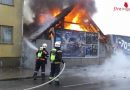 Wien: Nebengebäude nach Gasflaschenexplosion in Vollbrand