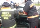 Wien: Berufsfeuerwehr befreit verletzte Person nach Pkw-Zusammenstoß