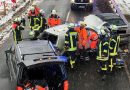 D: Vier Verletzte bei Unfall mit drei Fahrzeugen