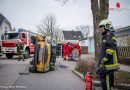 Nö: In geparkten Pkw gekracht und umgekippt