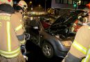 Stmk: Feuerwehr befreit eine eingeklemmte Person aus einem Fahrzeug