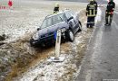 Nö: Pkw mittels Seilwinde aus Straßengraben geborgen