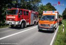 Bayern: Autofahrerin kommt von Straße ab, fällt Baum und landet am Dach