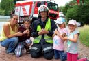 Bgld: Kinder happy, Küken gesund! Feuerwehr Pinkafeld rettet Entenbabys aus Schacht